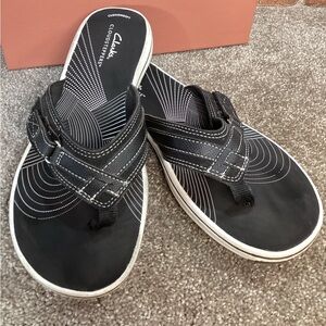 Clarks Brinkley Sea Womens flip flop sandals size 9